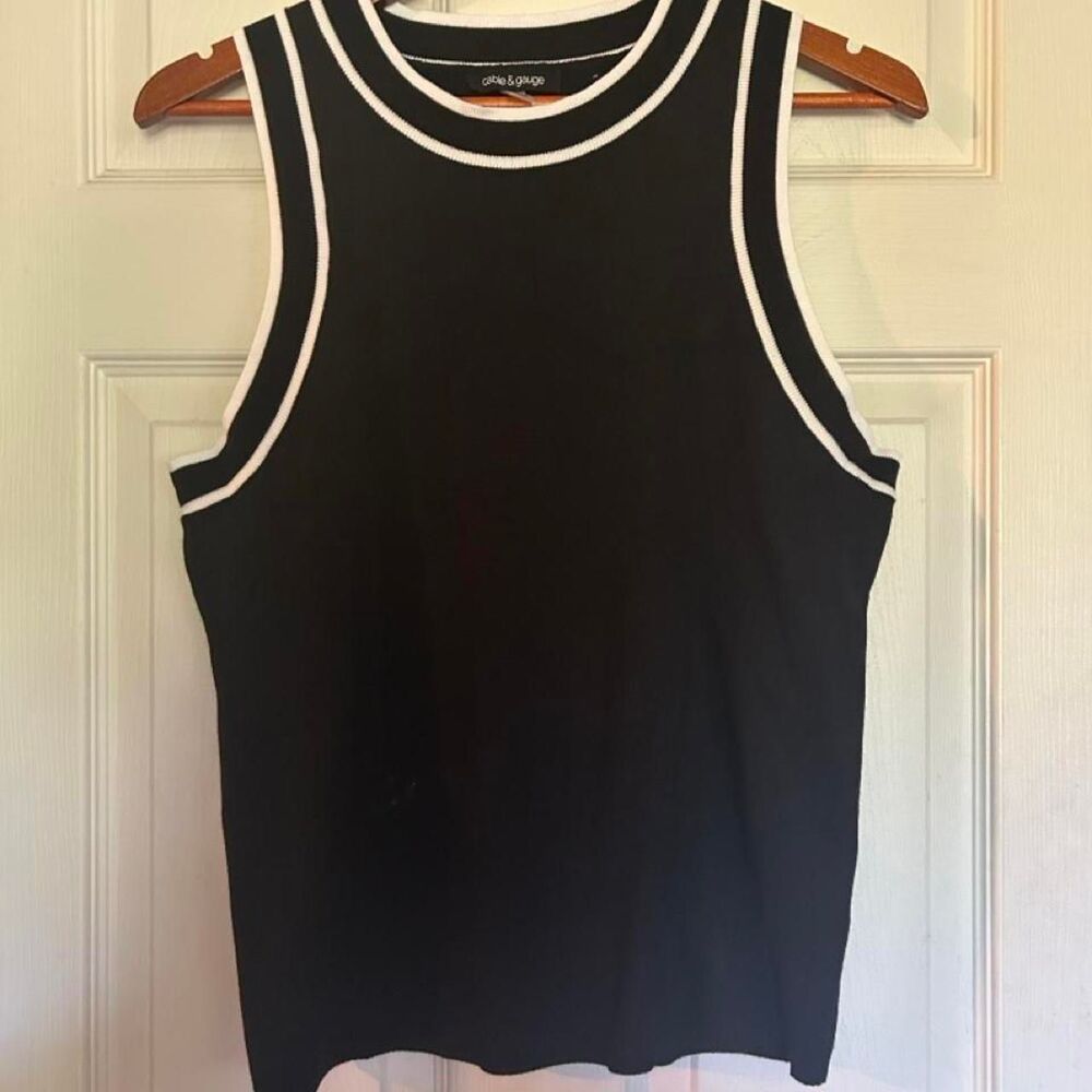 Cable-gauge Women's Black and Navy Vest